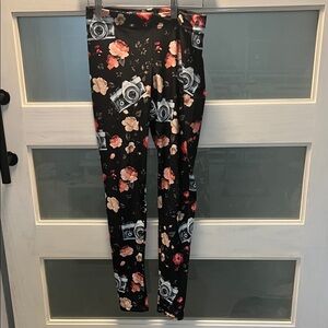 Floral Camera Print Leggings - Black house of Flynn size medium excellent
